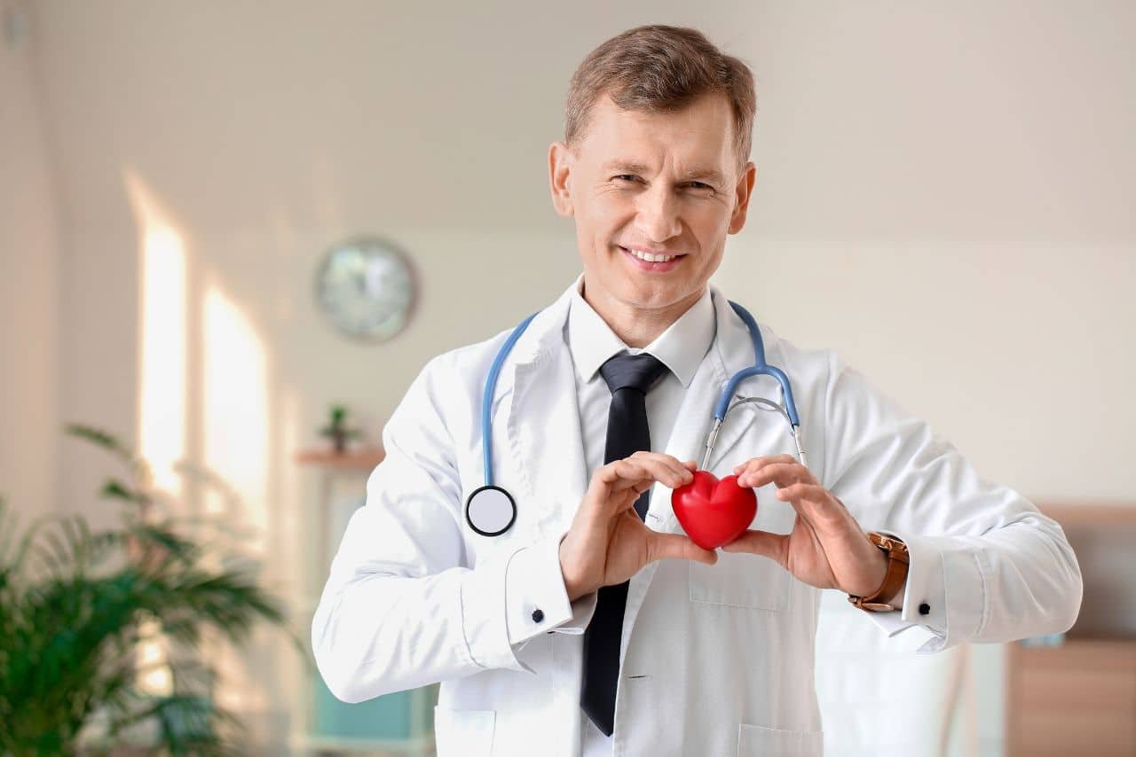 médico cardiologista que investiu em estratégias de seo para sua clínica de cardiologia
